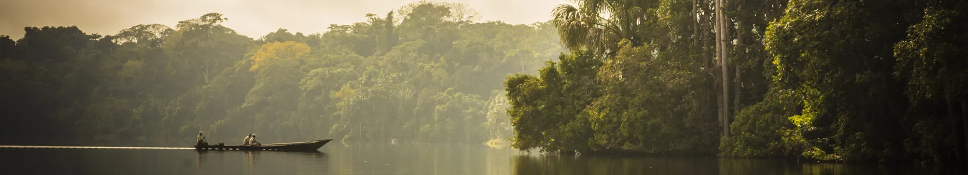 Sailing in Amazon river in Loreto (Iquitos) - Koa Expeditions